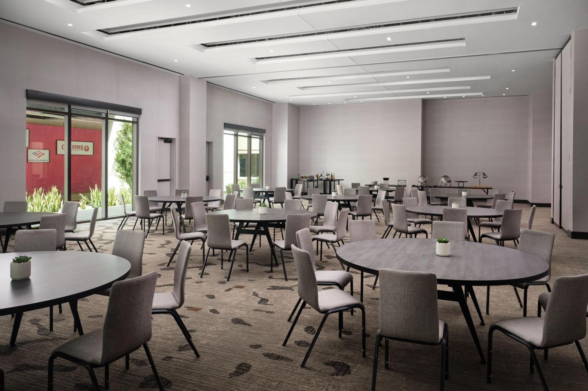Ac Hotel By Marriott Phoenix Downtown Bagian luar foto