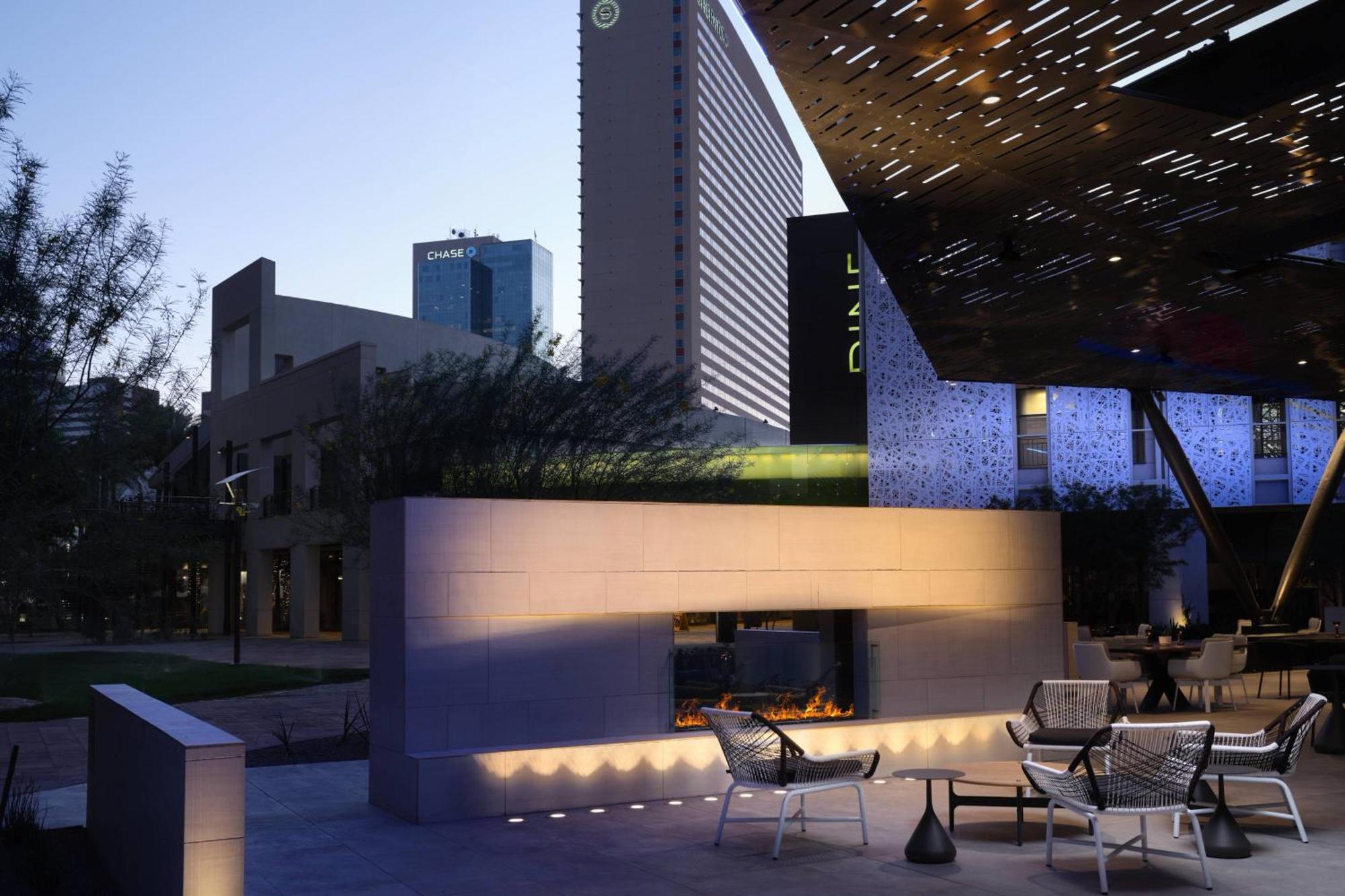 Ac Hotel By Marriott Phoenix Downtown Bagian luar foto